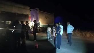 Diyarbakır'da, hemzemin geçitte yük trenine yandan çarpan otomobildeki 2 kişi yaralandı