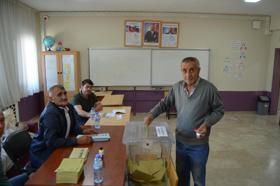 Aksaray'da 1 ilçe ile 1 beldede seçmenler oy kullandı