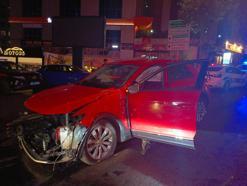 İstanbul- Şişli'de ters yöne giren otomobilin karıştığı kaza kamerada; 2 yaralı