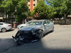 İstanbul - Kadıköy'de alkollü sürücü park halindeki 3 araca çarptı