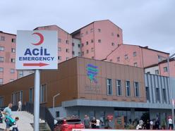 Rize'de otomobil bariyere çarptı; anne ile 2 çocuğu öldü, baba ve oğlu ağır yaralı