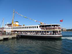 İstanbul- Kadıköy Adalar İskelesi'nde Bayram yoğunluğu; metrelerce kuyruk oluştu