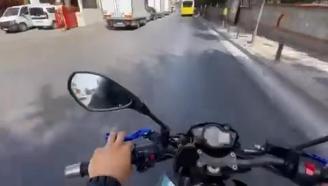 İstanbul-Ataşehir’de motosiklet kazası kask kamerasında