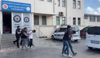 İstanbul - Sultangazi'de cami önüne bebek bıraktılar; 17 yaşındaki baba ile iki kişi gözaltına alındı