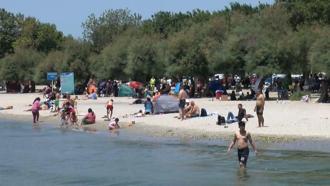 İstanbul-Bayram tatilinin son gününde Menekşe Plajında yoğunluk