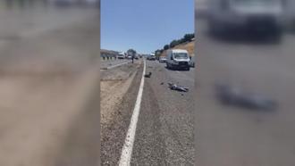 TIR'la çarpışınca alev alan otomobilin sürücüsü yaralandı