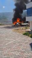 İstanbul - Pendik’te park halindeki minibüs ve otomobil alev alev yandı