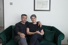 Kızlarının sınıf arkadaşına koruyucu aile oldular