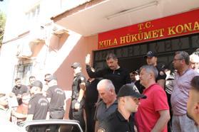 Kula Belediye Başkanı Dönmez, koruması ve şoförüne 'darp' iddiasıyla gözaltı (2)
