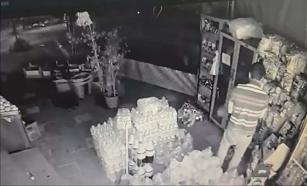 Manisa'da marketin önündeki hırsızlık kamerada