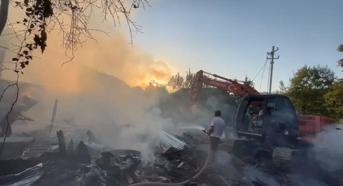 Bartın'da 2 katlı ev yandı