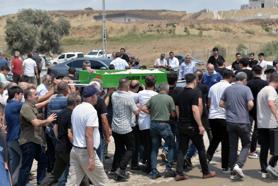 İzmir'de yoldaki akıma kapılarak ölen Özge Ceren, son yolculuğuna uğurlandı