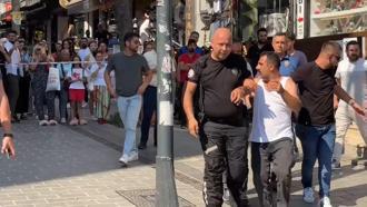 İstanbul - Avcılar'da baygınlık geçiren simitçi 'bir şeyi yok' sözüne kızıp intihara kalkıştı