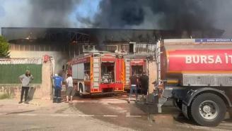 Bursa'da yan yana 2 fabrikada yangın