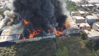 Bursa’da geri dönüşüm tesisinde çıkan yangın, 3 fabrikaya sıçradı (2)