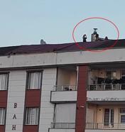 Siirt’te 7 katlı binanın çatısında tehlikeli fotoğraf çekimi