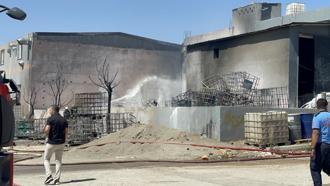 Gaziantep'te boya fabrikasında yangın; 2 iş yeri ile 2 otomobil de zarar gördü