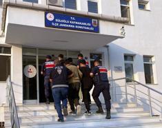 Edirne'de 16 kaçak göçmen ile 2 organizatör şüphelisi yakalandı