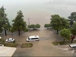 Giresun'da sağanak; cadde ve sokaklar suyla doldu