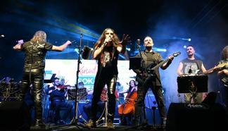 Kuşadası Sokak Festivali'nde Musa Göçmen ve Senforock coşkusu