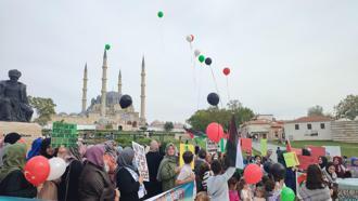 Edirne'de balonlar Filistin için gökyüzüne bırakıldı