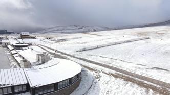 Erciyes'e mevsimin ilk karı yağdı