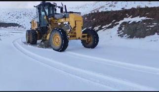 Şırnak’ta kardan kapanan köy yolu, ulaşıma açıldı