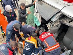 Malatya'da otomobil şarampole devrildi: 4 yaralı