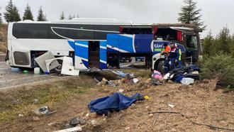 Eskişehir'de yolcu otobüsü, takla attı; 1 ölü, çok sayıda yaralı var