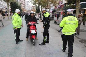 Trafiğe kapalı caddede motosiklet ve elektrikli bisikletle gezenlere ceza