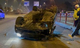 Kayseri'de bariyerlere çarpıp takla atan otomobilin sürücüsü yaralandı