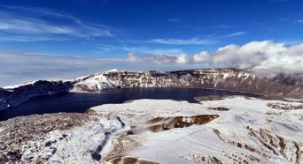 Nemrut Krater Gölü'nde kış güzelliği