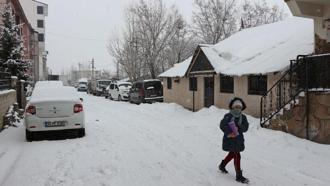 Karlıova, beyaz örtü ile kaplandı