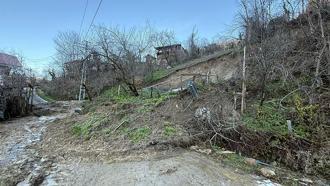 Bartın’da heyelan köy yolunu kapattı