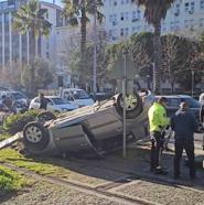 Samsun'da takla atıp tramvay yoluna devrilen otomobilin sürücüsü yaralandı