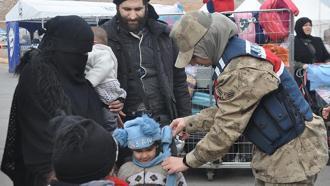 Ülkesine dönen Suriyeli: Türkiye bize bayrak verdi, bunu unutmayacağız