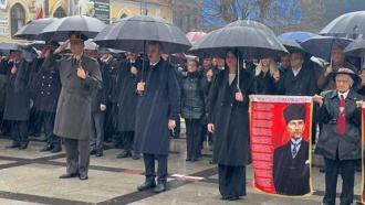 Atatürk'ün Edirne'ye gelişinin yıl dönümü yağmur altında kutlandı