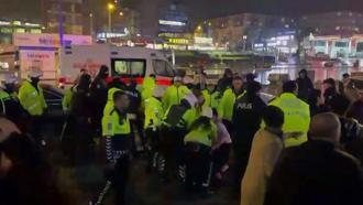 Çekmeköy'de polis otosuna çarpan sürücünün yakınları polise saldırdı; 4 polis yaralandı