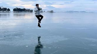 Buz pateni antrenöründen Çıldır Gölü’nde buz dansı