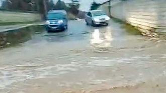 Muğla'da sağanak: Dere ve göl taştı, yollar göle döndü