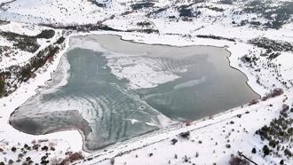 Erzincan'da buz tutan şelale, göl ve göletler dronla görüntülendi