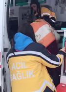 Yolu kardan kapanan köydeki hasta, ekiplerin çalışmasıyla hastaneye ulaştırıldı