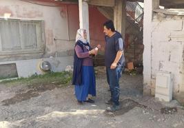 Toprakkale’de mahalle bakkalından kadınlara 8 Mart hediyesi