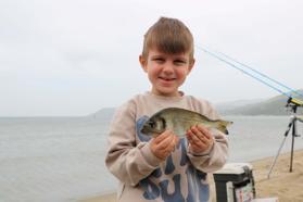 İzmir'de gönüllülerden kötü alışkanlıklara karşı balıkçılık eğitimi / Ek fotoğraflar
