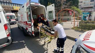 Otomobil, park halindeki TIR'a çarptı; 5 yaralı