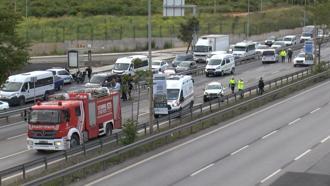 İstanbul - Tuzla’da bariyerlere çarpan otomobil takla atarak savruldu: 1 ölü 4 yaralı