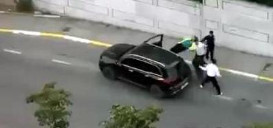 İstanbul - Avcılar’da tekmeli yumruklu trafik kavgası kamerada