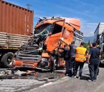 Sakarya'da 4 araçlı zincirleme kaza; 2 yaralı