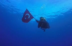 Su altında 19 Mayıs kutlaması