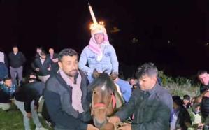 Geleneksel düğün adetleriyle evlendiler; damat eğlencesi yapıldı, gelin at sırtında mahalleyi dolaştı